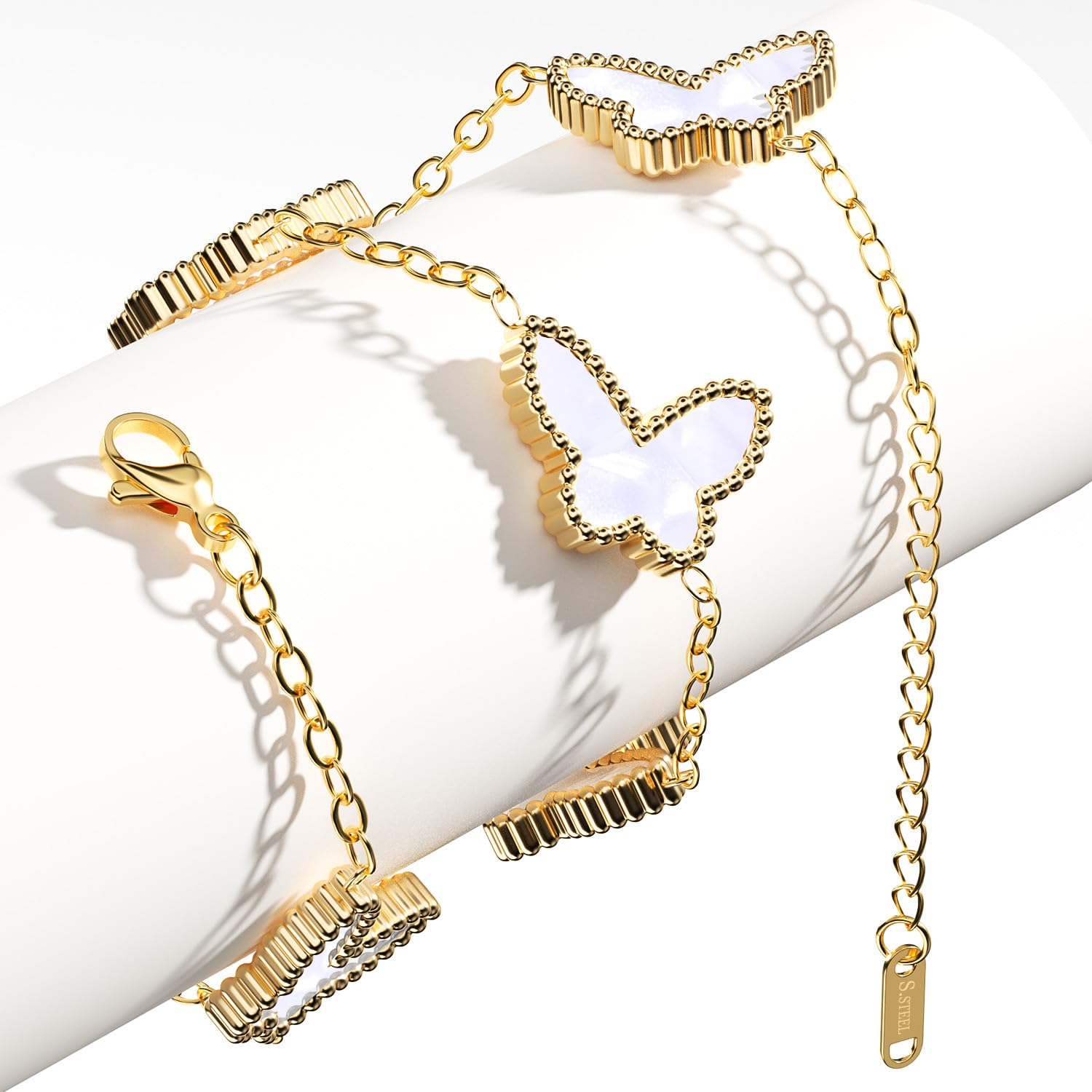 AiCase 18K Gold Clover Bracelet